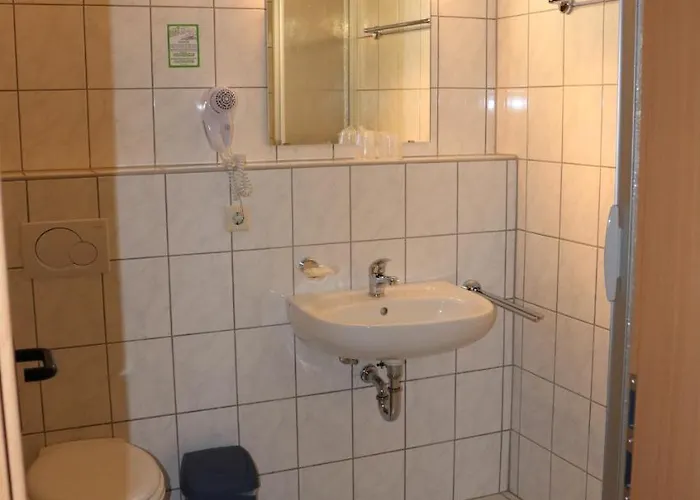 Saar Nocleg ze śniadaniem 3*